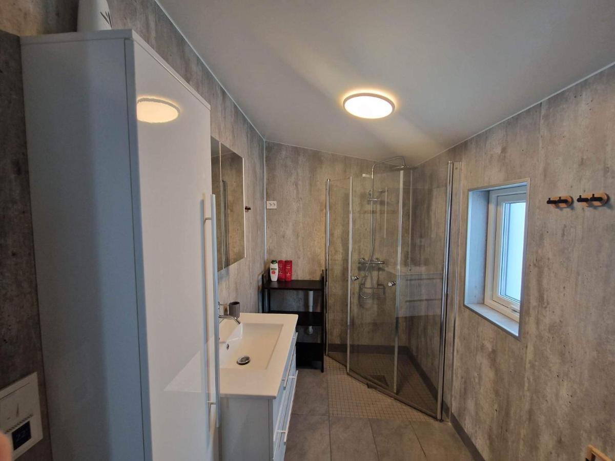 Northern Living 2 Room With Shared Bathroom Tromsø Exteriör bild