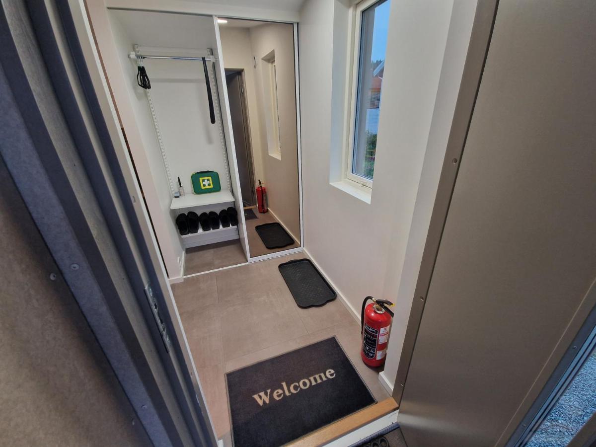 Northern Living 2 Room With Shared Bathroom Tromsø Exteriör bild