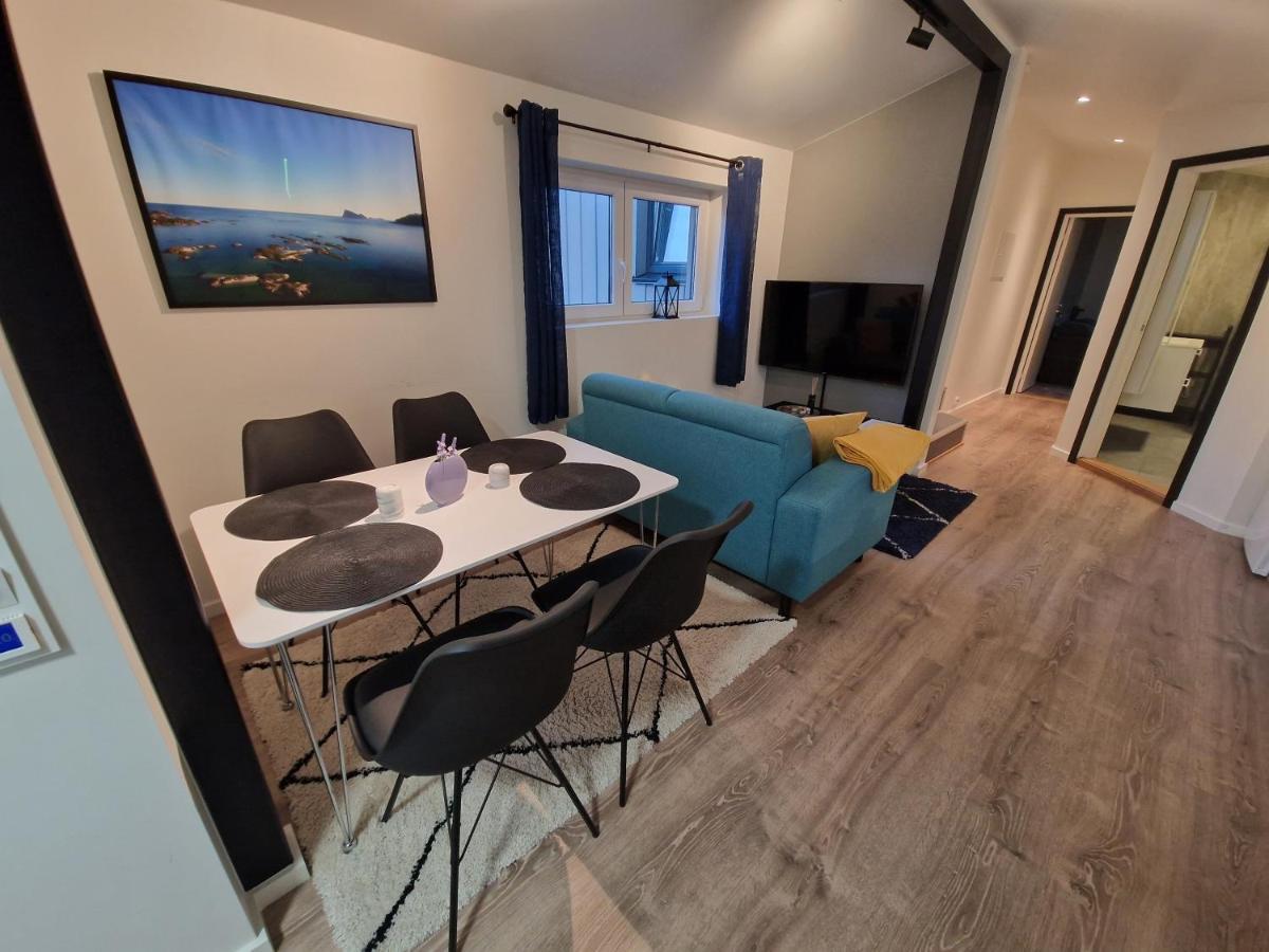 Northern Living 2 Room With Shared Bathroom Tromsø Exteriör bild